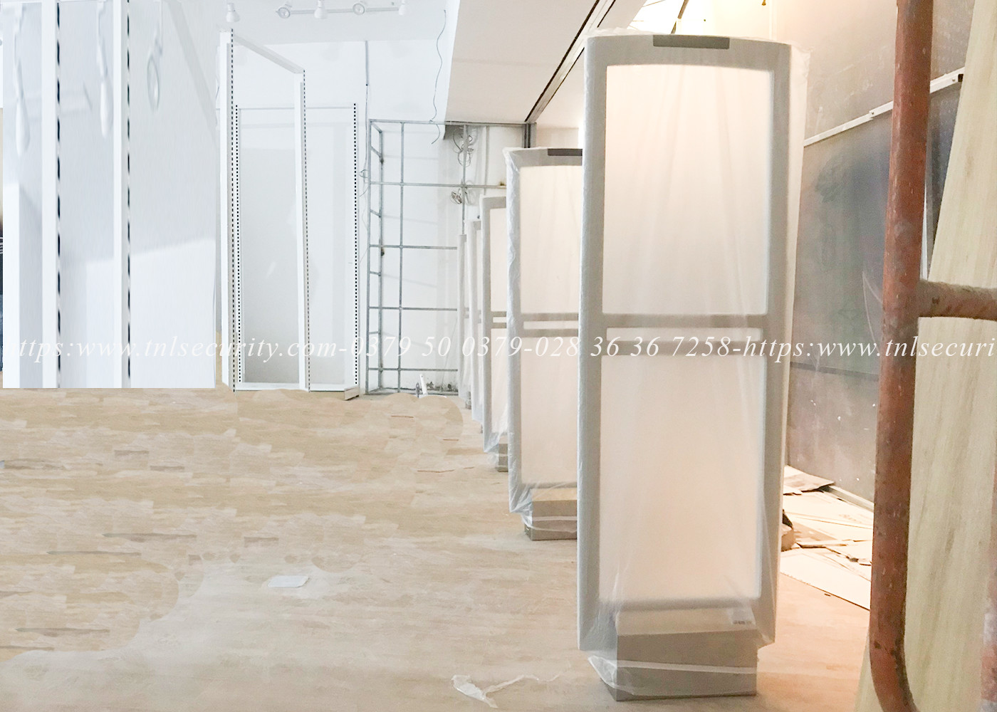 Lap-dat-cong-tu-an-ninh-nhieu-canh-cho-cua-hang-tai-quan-7